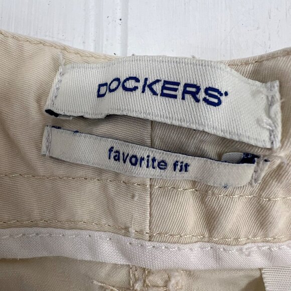 Dockers Women's size 8 Cargo Capri pants Lightweight Favorite Fit Casual Beige - Picture 3 of 7